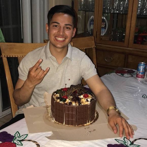 Meet your Posher, Carlos - Picture 1 of 1